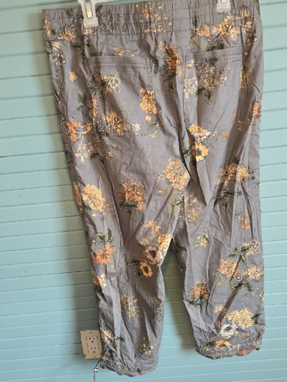 Democracy Gray Green Floral Cropped Cargo Pants with Peach Accents - Picture 3 of 8